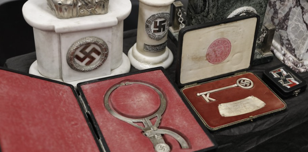 HALLAN EN ARGENTINA CAJAS CON MATERIAL PARA PROPAGAR IDEOLOGÍA DE ADOLFO HITLER